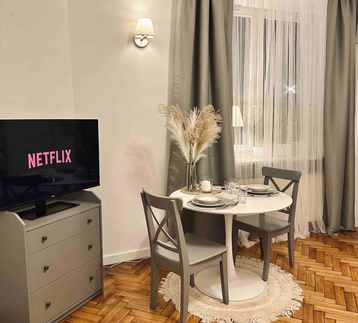 Apartment In The Best Location Warszawa Polen